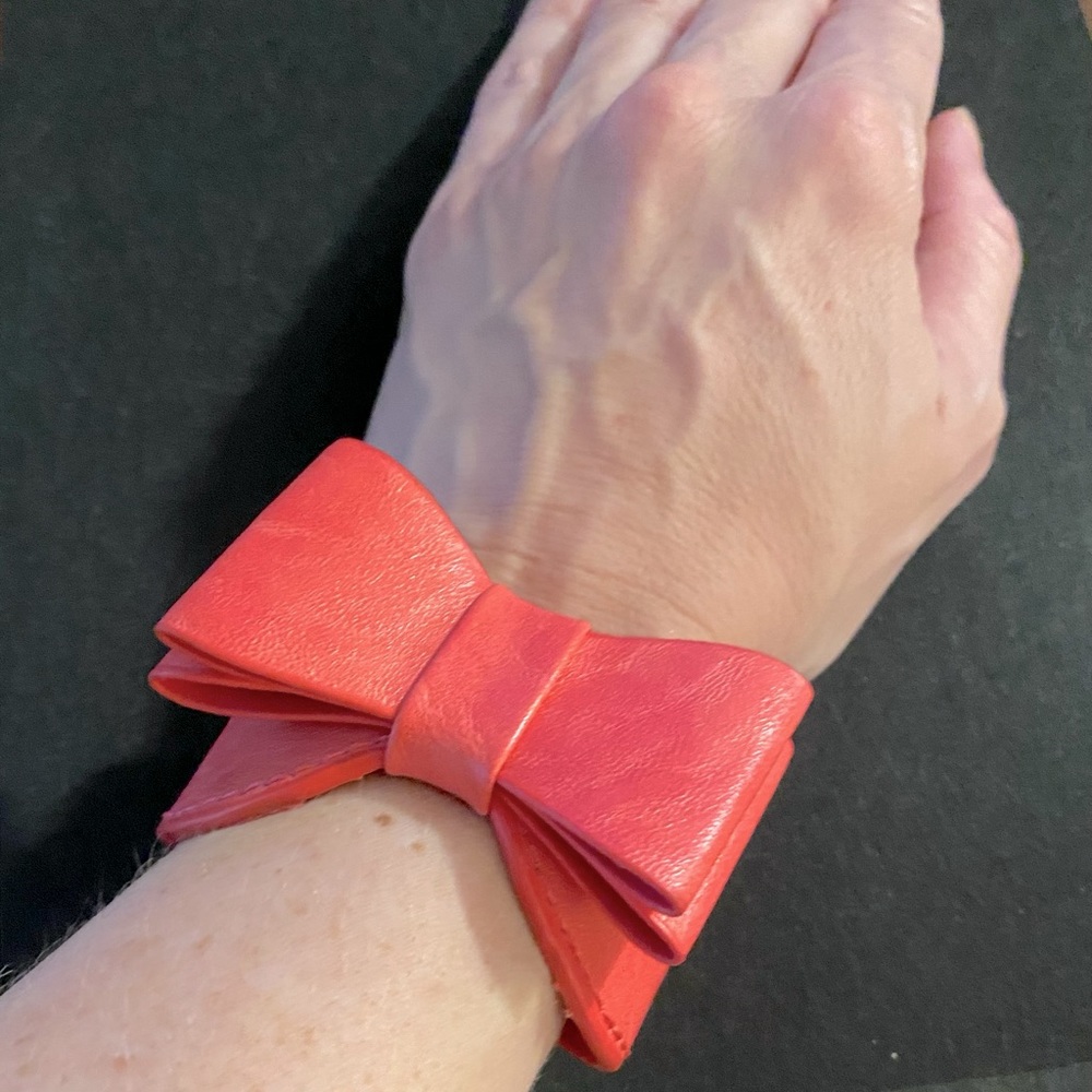Pink leather bow bracelet 🎀